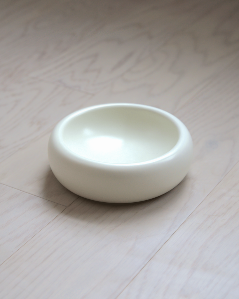 best modern cat bowl with whisker fatigue prevention that is the best cat bowls by catenary home modern cat furniture company on hardwood floor