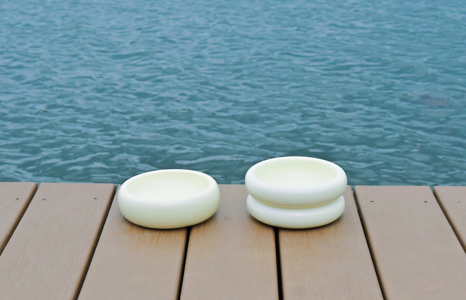 catenary modern cat bowls that prevent whisker fatigue on pier by lake or ocean water